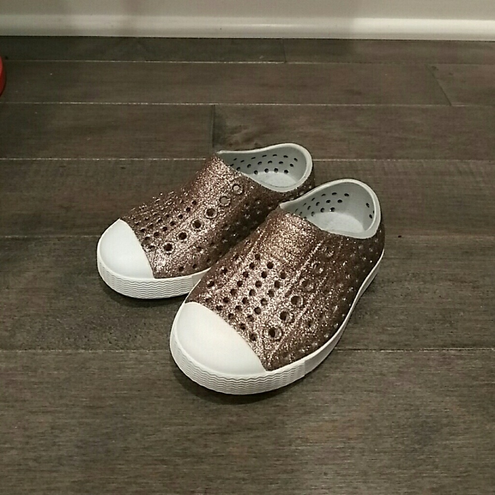 Native Jefferson Slip On Sneakers size 5
